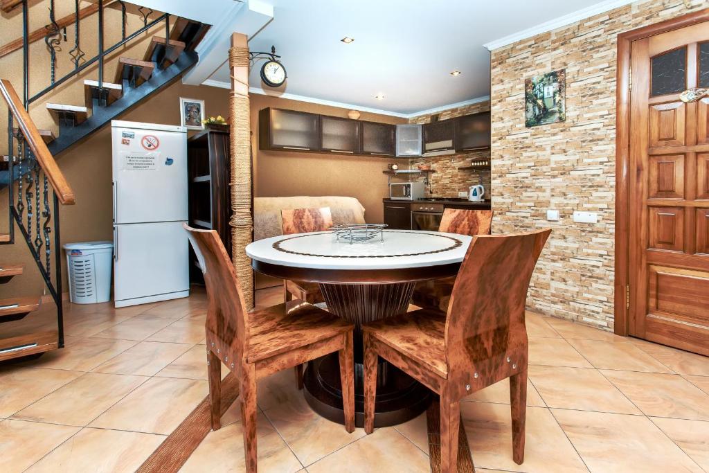 a kitchen and dining room with a table and chairs at House Na Kurgannoy in Chernihiv