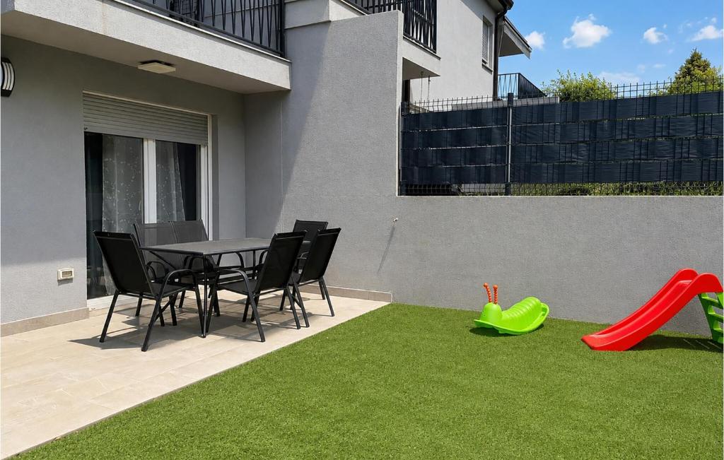 3 Bedroom Gorgeous Home In Porec