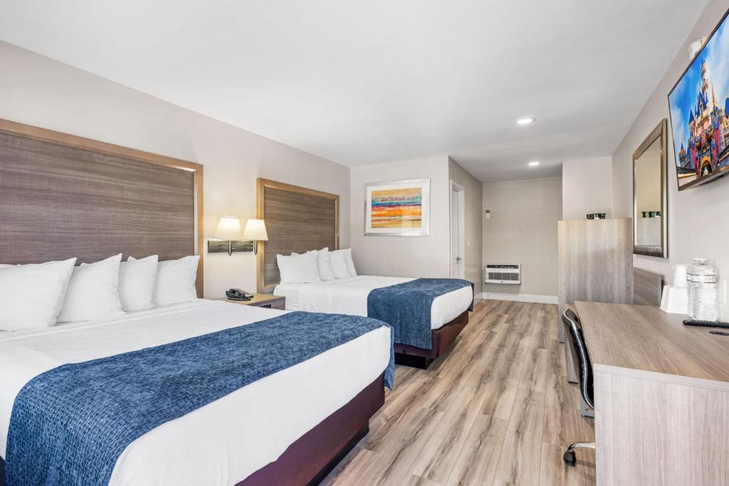 a hotel room with two beds and a desk at Hotel 414 Anaheim in Anaheim