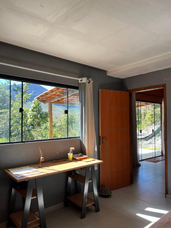 a dining room with a table and a window at Casa Jatobá in Ibicoara