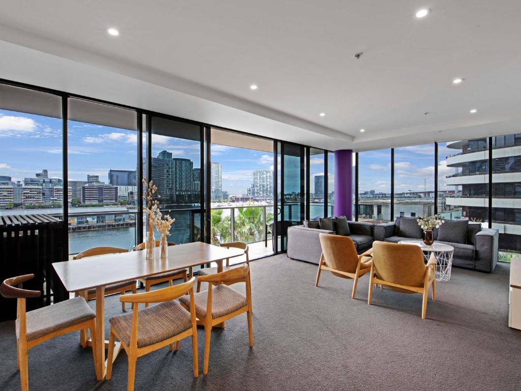 Travel Proud The Sebel Residences Melbourne Docklands Serviced Apartments - Drei-Zimmer-Wohnung Mit Zwei Badezimmern, Balkon Und Wasserblick