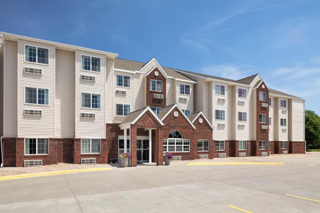 a large apartment building with a parking lot at Microtel Inn & Suites - Kearney in Kearney