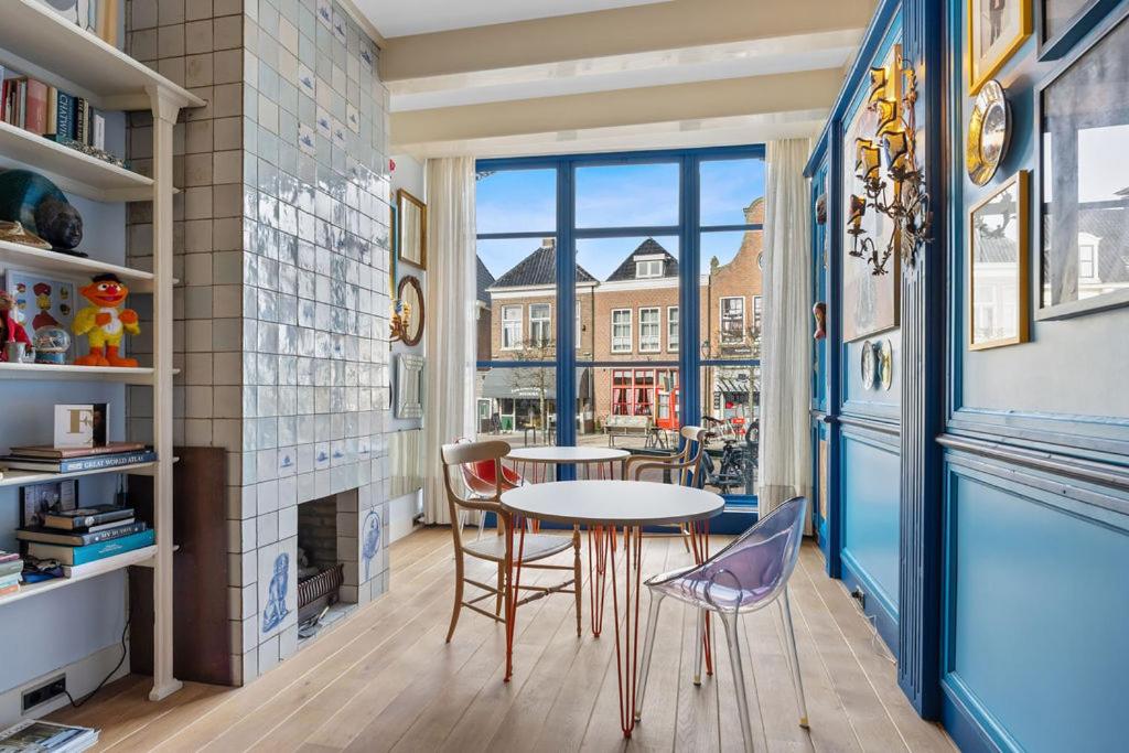 a room with a table and chairs and a window at Gentle in Bolsward