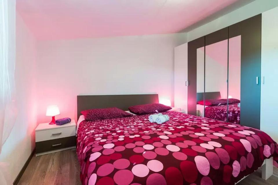 Ένα ή περισσότερα κρεβάτια σε δωμάτιο στο Apartments Marinka