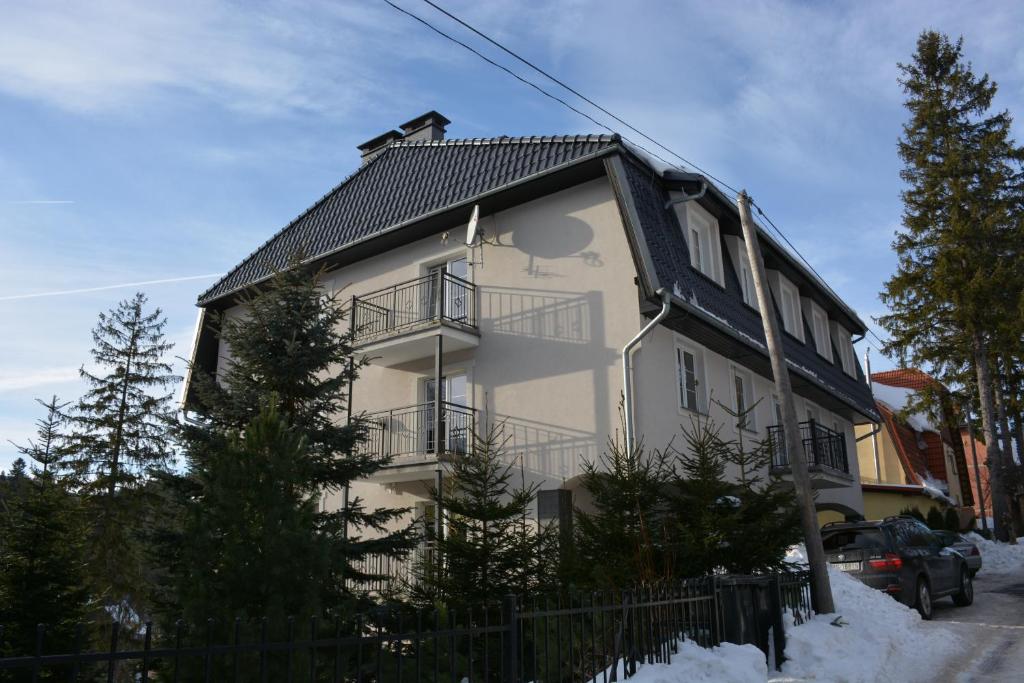 Budova, v ktorej sa apartmán nachádza