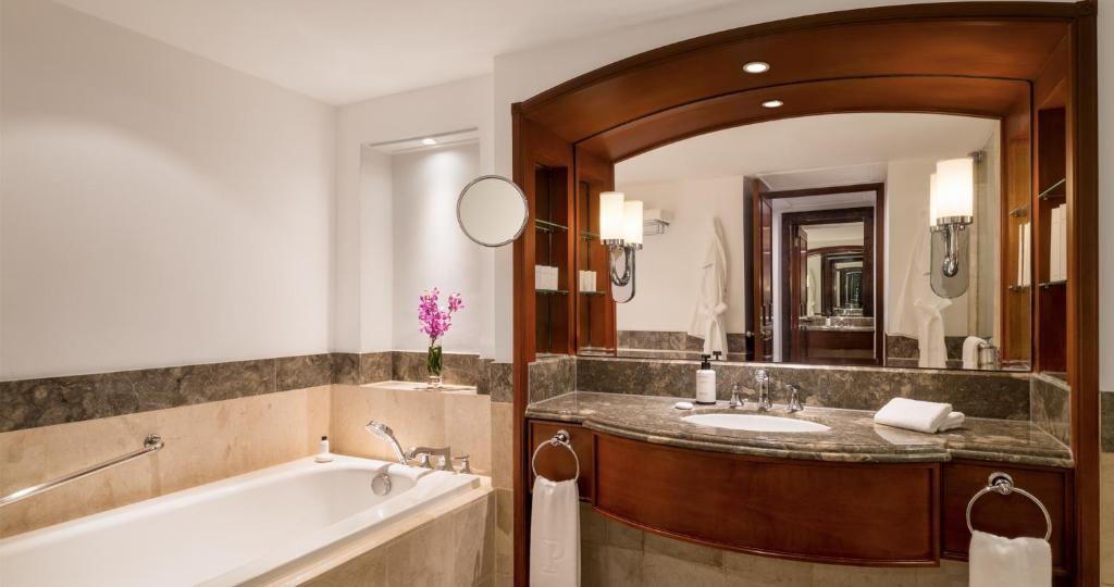 The Peninsula Manila photo 4