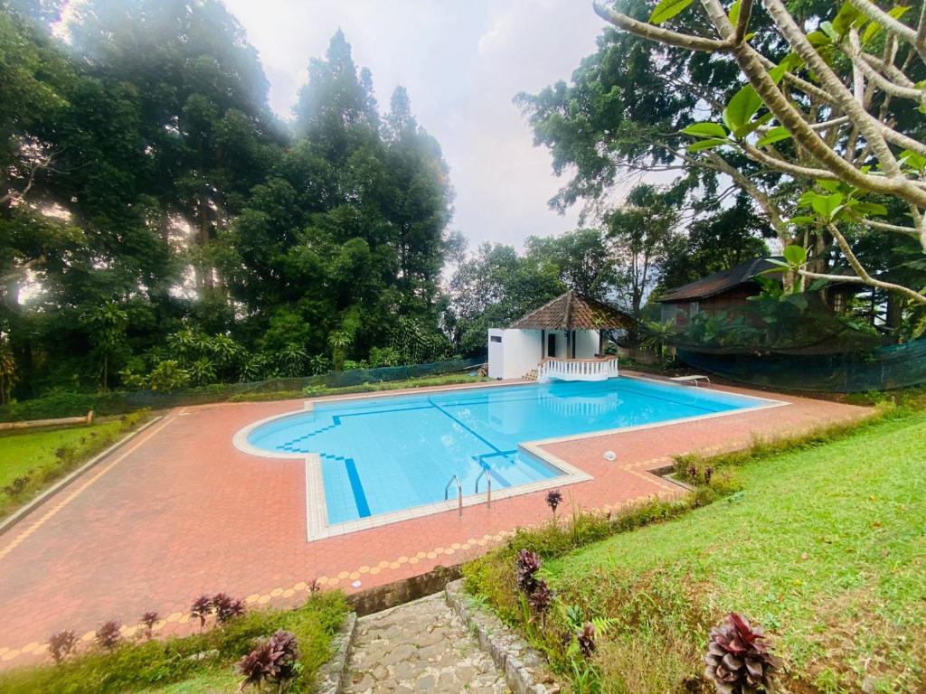 an overhead view of a swimming pool in a yard at Hotel Kay Terrace in Campaka