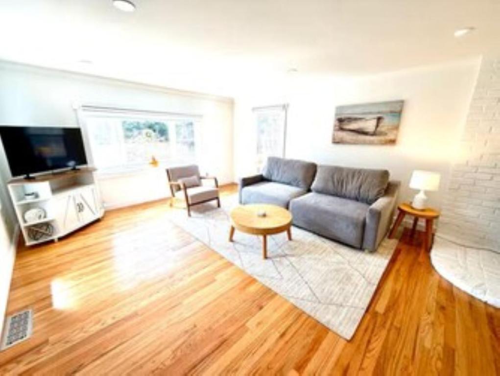 a living room with a couch and a table at Peaceful Redding Cottage Retreat in Redding