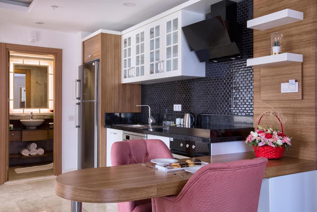 Greenwood Suites Resort - 