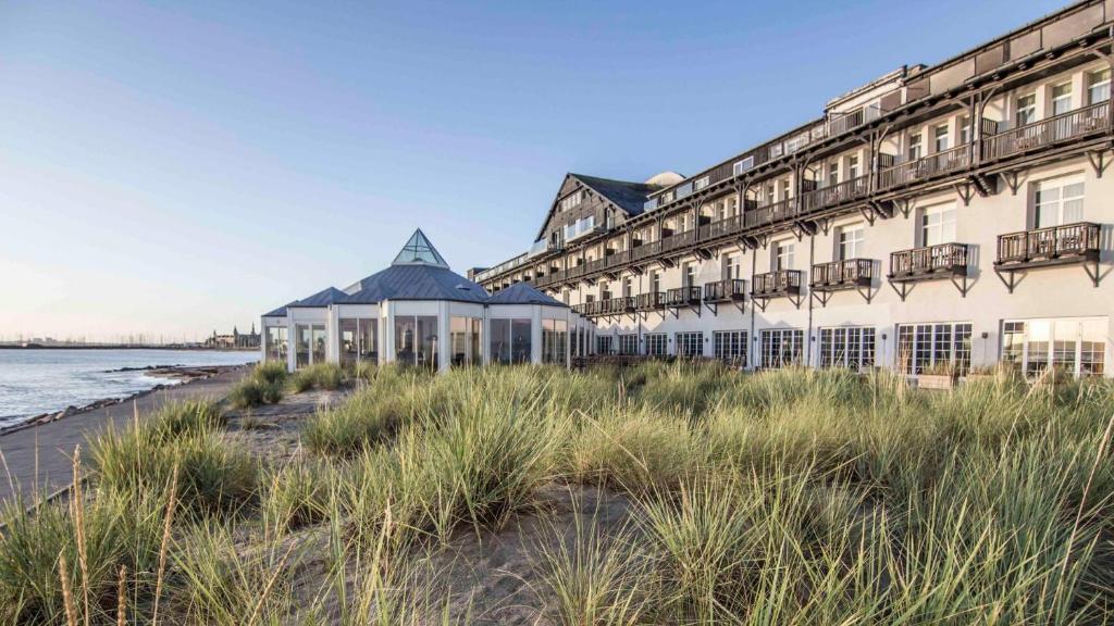 a hotel on the beach next to the ocean at Marienlyst Strandhotel in Helsingør