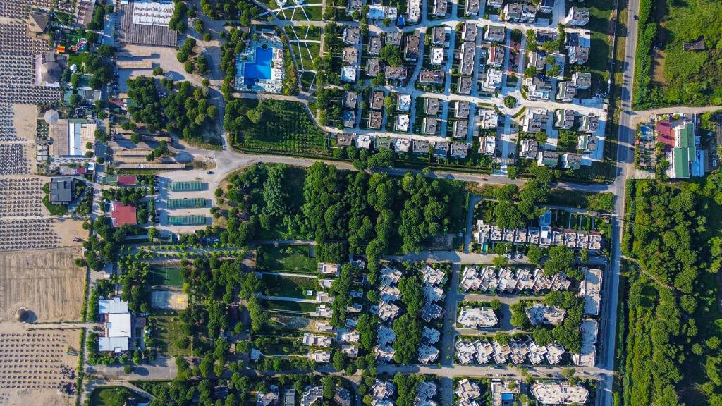 an overhead view of a lot of houses at Dolanit Hotels Lalez in Draç