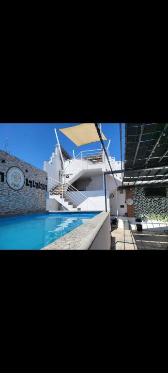 สระว่ายน้ำที่อยู่ใกล้ ๆ หรือใน Casa Versace