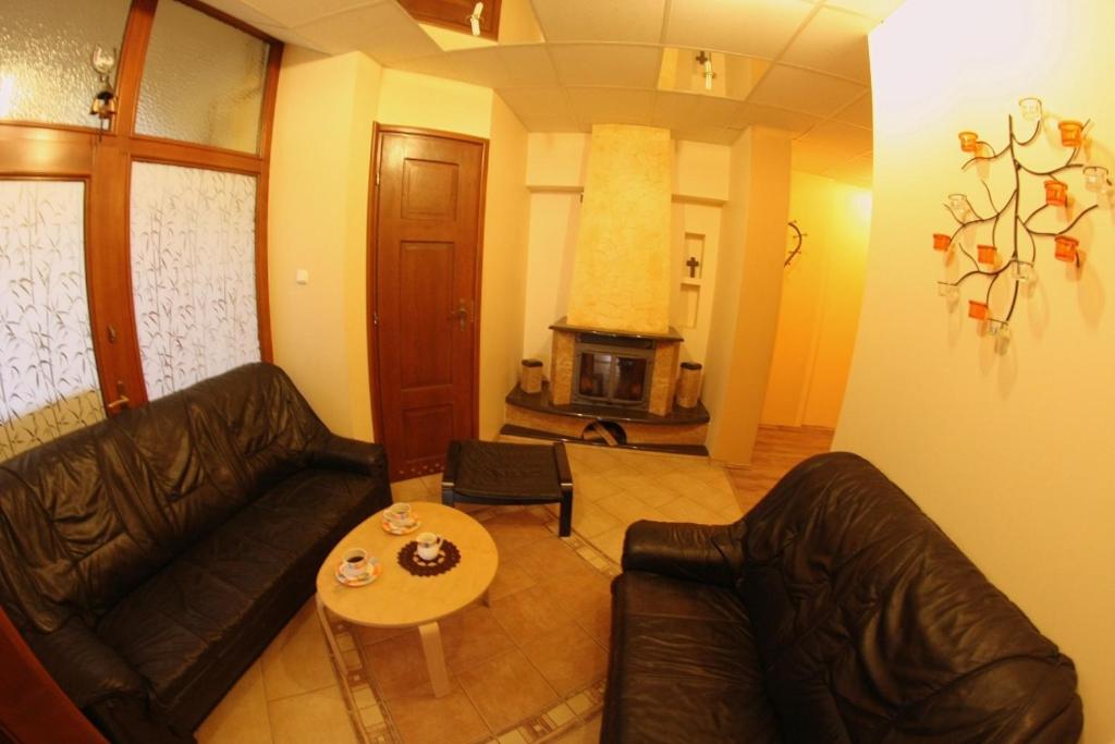 Posedenie v ubytovaní Apartamenty pokoje "MARIA"