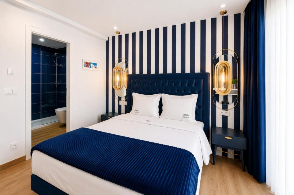 a blue and white bedroom with a large bed at Palheiro 81 in Costa Nova