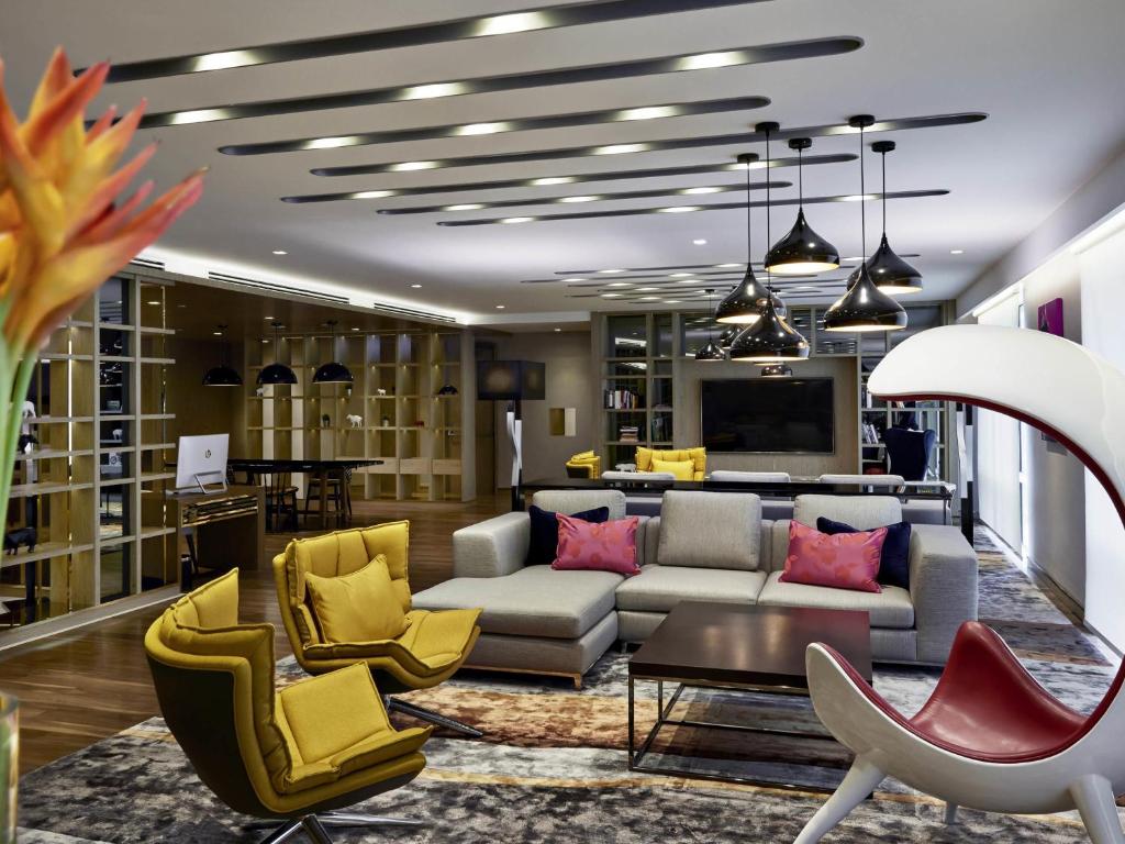 Pullman Kuala Lumpur City Centre Hotel & Residences در کوالالامپور