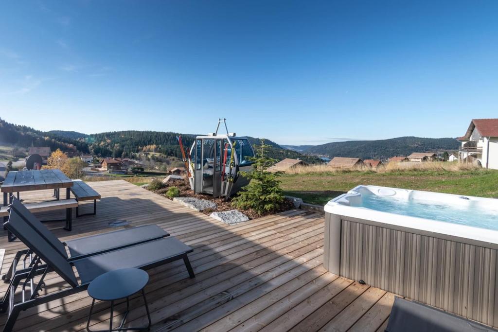 La Cabane des Oursons Family Chalet with Hot Tub