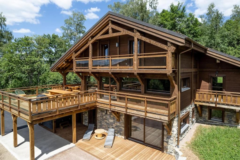 Chalet Atlas Hot Tub Sauna & 500m from the Slopes