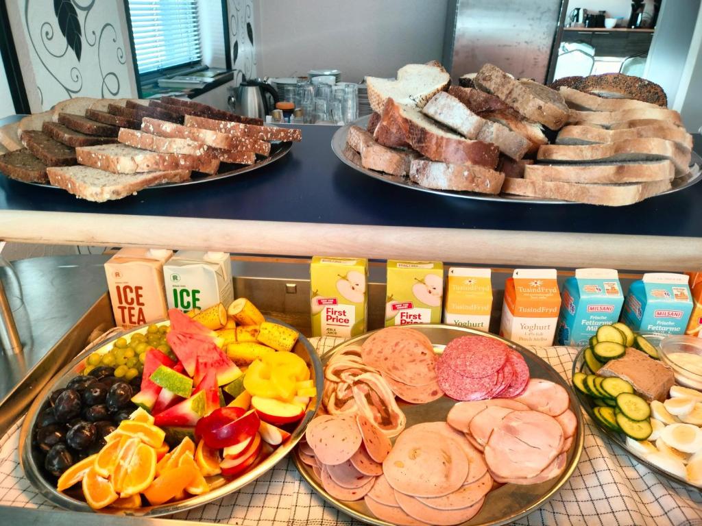 two plates of different types of food on a counter at Feriehuset Brøns in Skærbæk