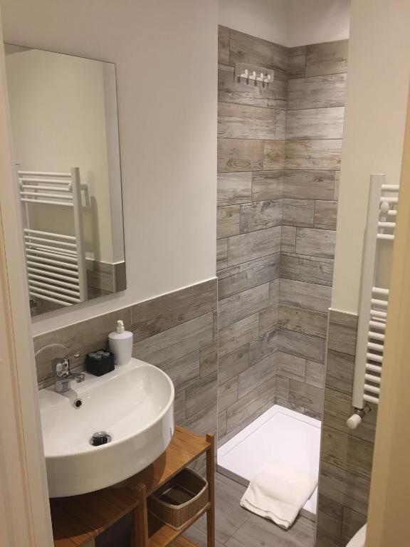 A bathroom at De Guestibus