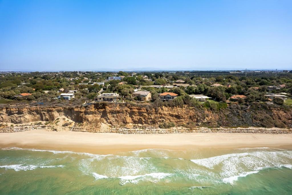 Gallery image of Cliffside Rustic & Charming Villa By Feelhome in Bet Yannay