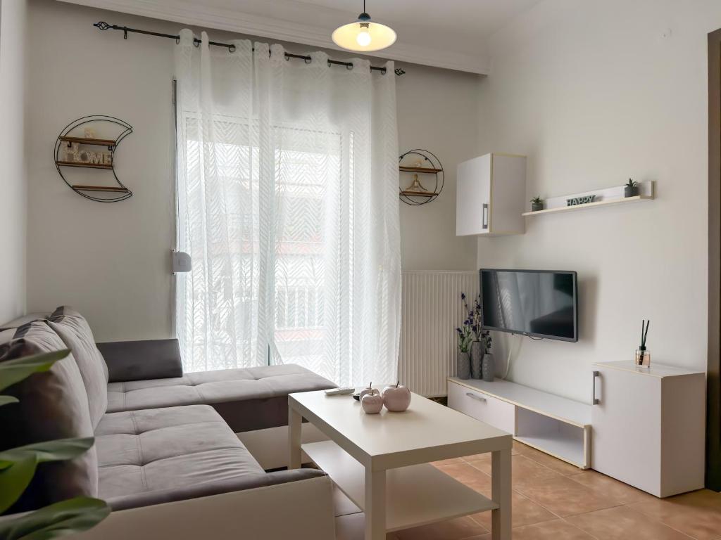 Happy Nest in Thessaloniki with Patio