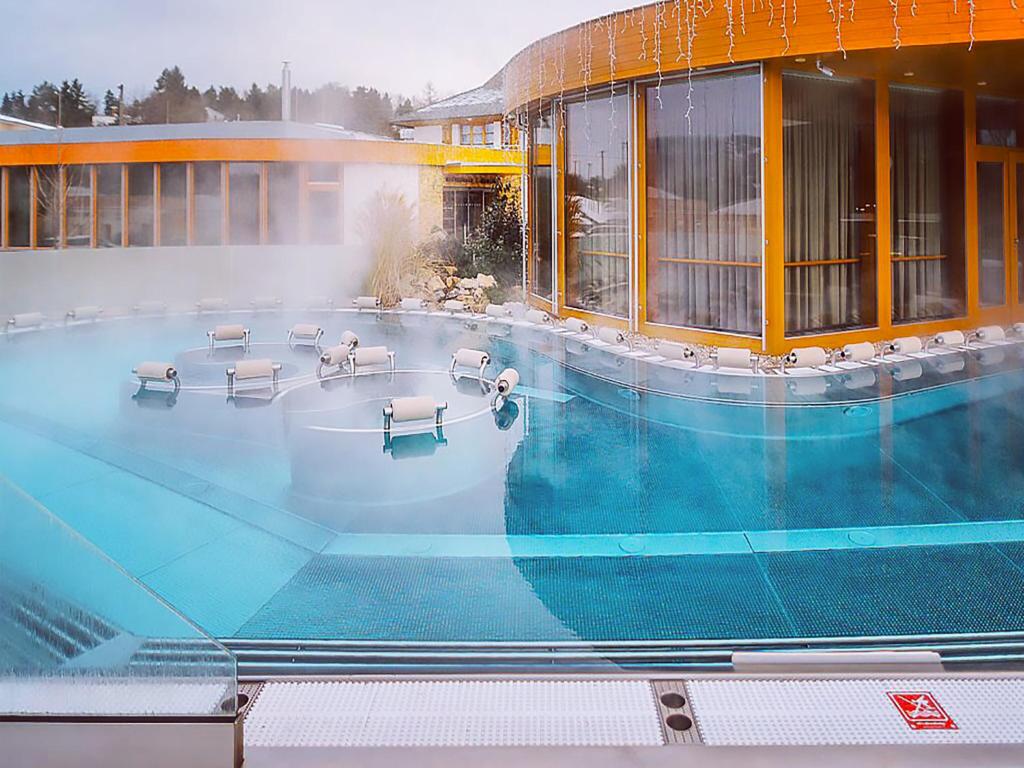 Bazén v ubytování Maximus Resort nebo v jeho okolí
