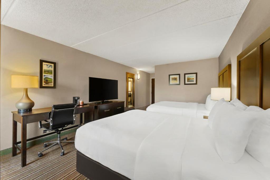 Comfort Inn Lehigh Valley West - Queen Room Upgrade - Accessible/Non-Smoking