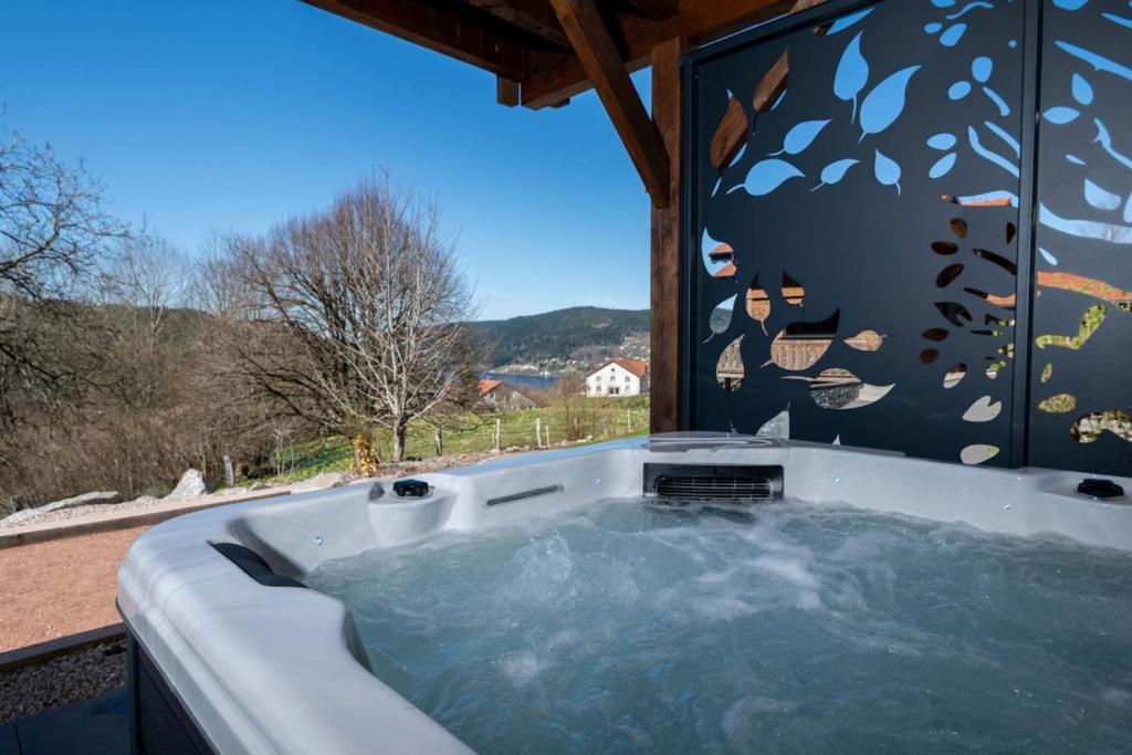 Chalet Lac Covered Hot Tub Sauna Mountain Views Gérardmer