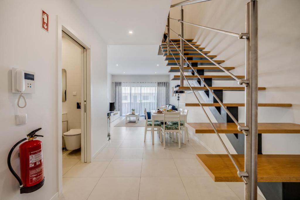 2 Quartos em Alvor com Piscina, 2 churrasqueiras e garagem