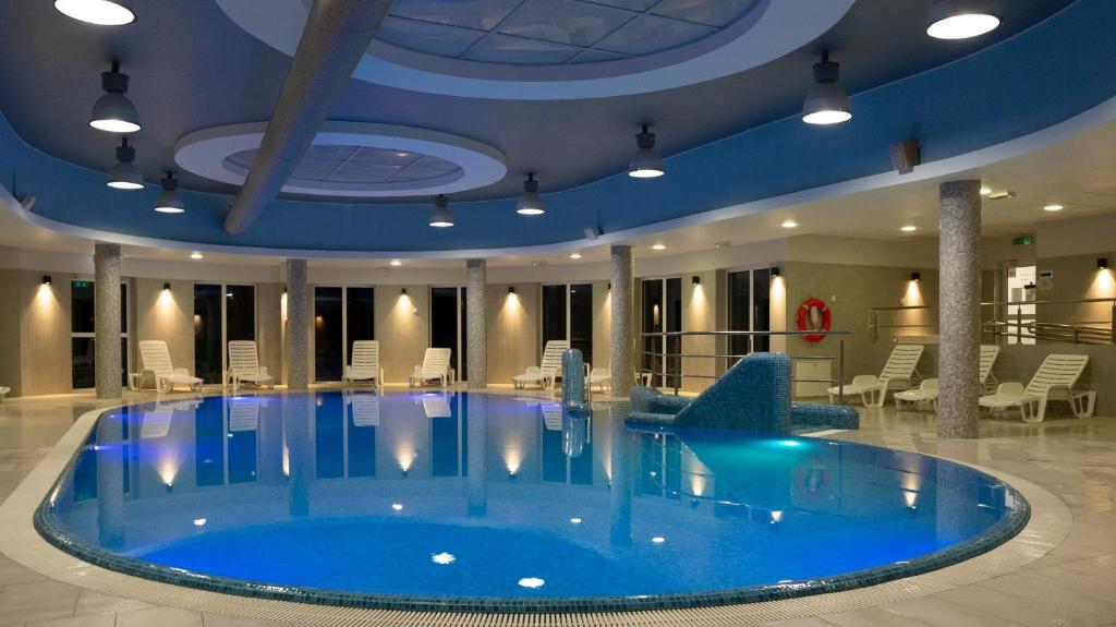 Piscina a Hotel Wolin o a prop