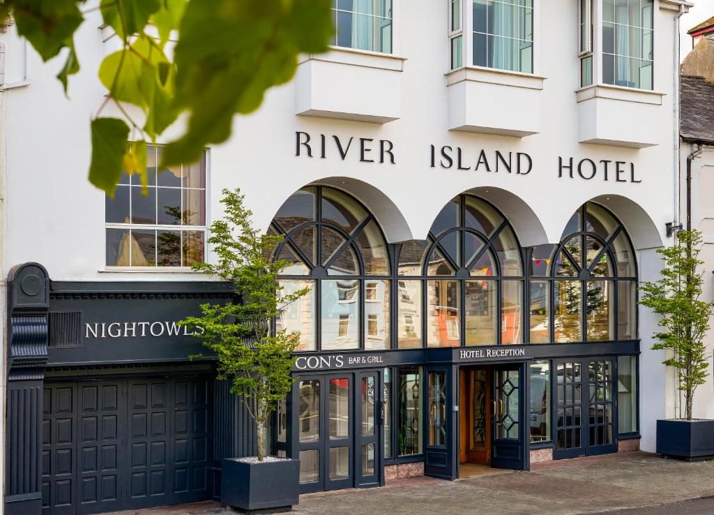a store front of the river island hotel at River Island Hotel in Castleisland