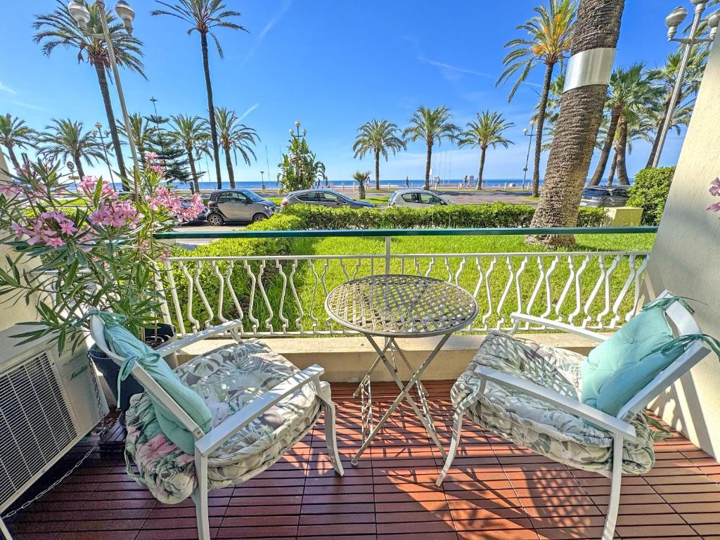 Rare Seafront Garden Apartment on Promenade
