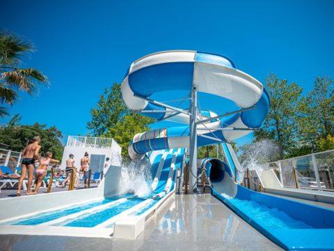 a water slide at a water park at Bungalow Camping 4 étoiles in Messanges