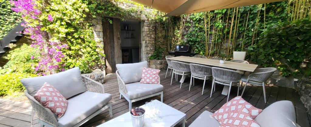 an outdoor patio with chairs and a bar at Villa Le Loft by Festif Azur 4-Star 200m2 House with Garden, 5-Min Walk to Palais des Festivals and Beaches in Cannes