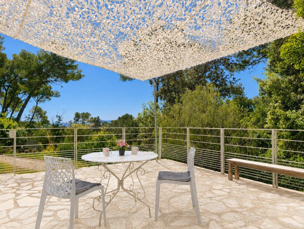 Grand T2 Clim & Wifi en Rez de villa proche mer