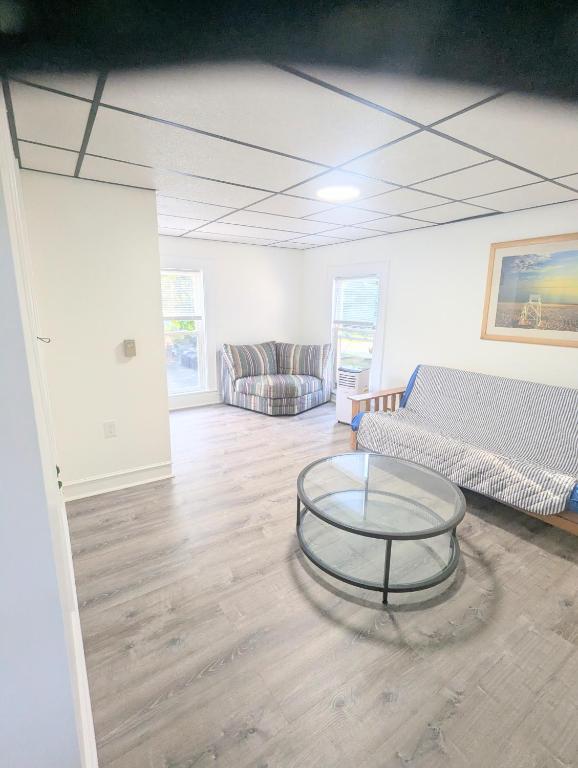 Istumisnurk majutusasutuses newly renovated 2BD, 10-minute walk to the beach