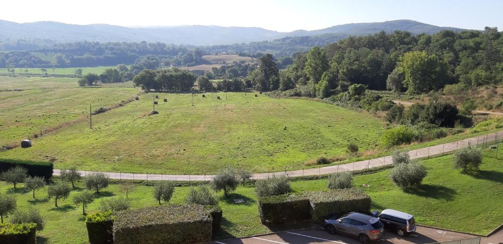 Duplex Tuscan Home - View and Pool Sleeps 4-6