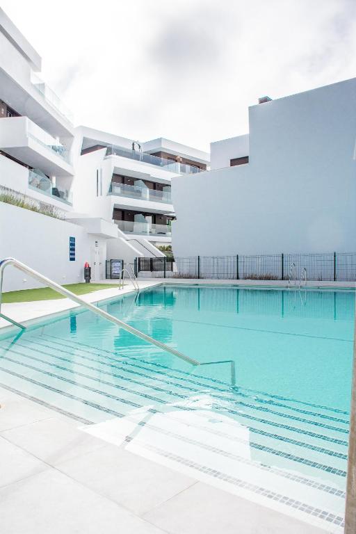 Modern Apartment with Terrace & Pool in Estepona