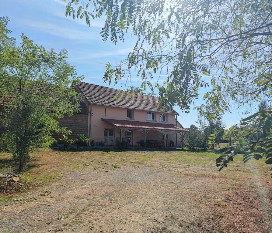 a house with a large yard in front of it at Le maison sour les ailes in Cossaye