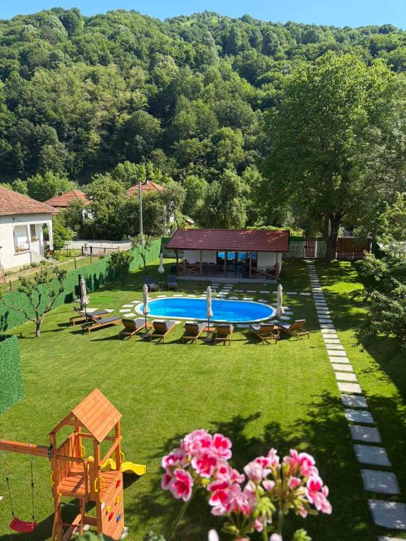 a yard with a swimming pool and a house at Villa Maria in Ribarica