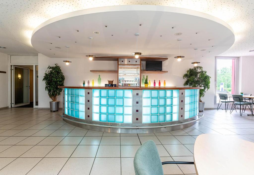 a bar in the lobby of a restaurant at B&B HOTEL Lully 3 Lakes in Estavayer-le-Lac