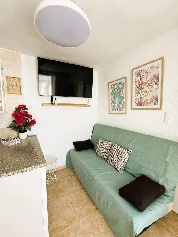 Sunny & Central Beach Apartment
