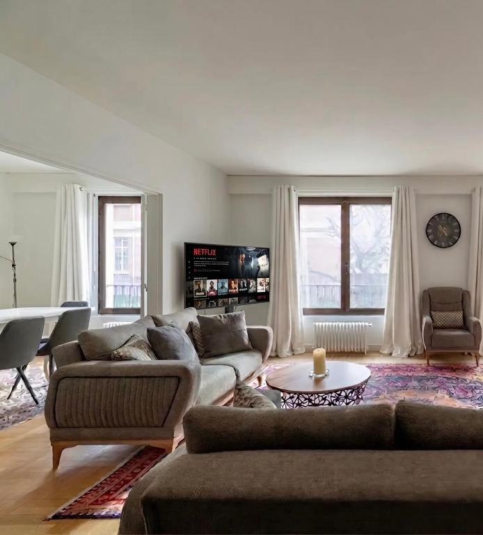 Spacious 3BR - Sleeps 10 - Trocadero