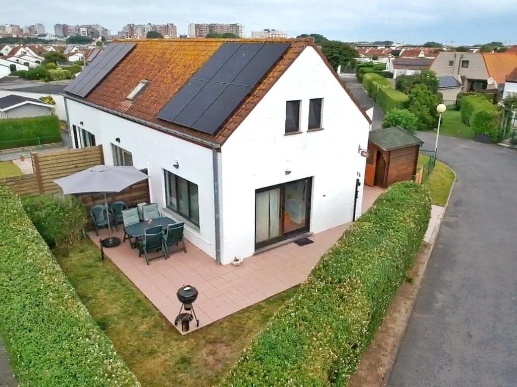 an overhead view of a house with solar panels on it at Maxent aan zee in Middelkerke