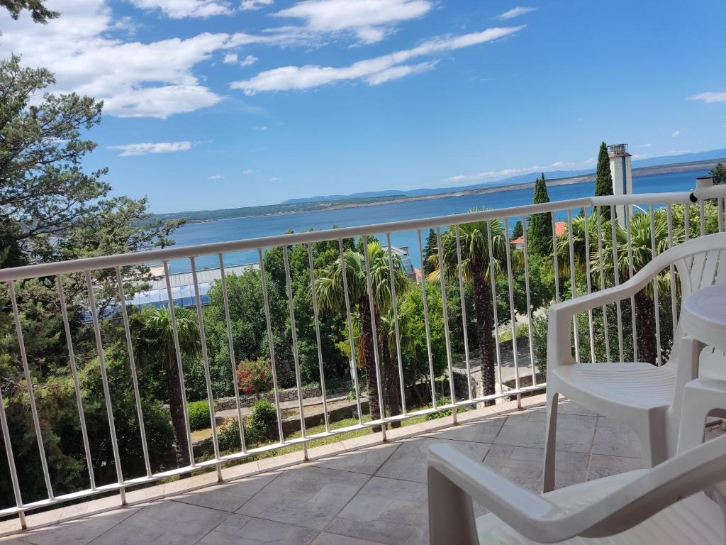 Cheapest and comfortable Guesthouse just approx 100m to sea, near Sandy Beach