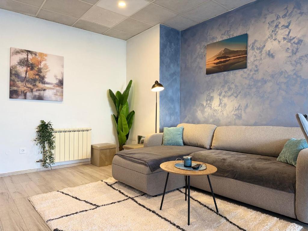 a living room with a couch and a table at Hugo s home, apartman blizu bazena i bolnice in Krapinske Toplice