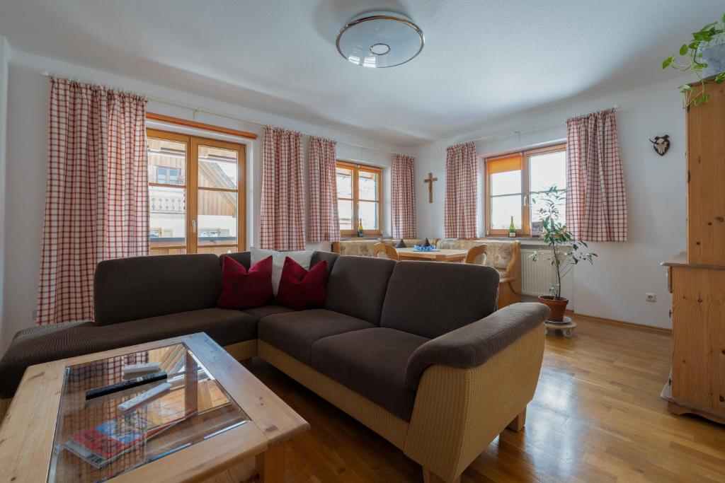 a living room with a couch and a table at Zum Kirchenbauer in Oberammergau