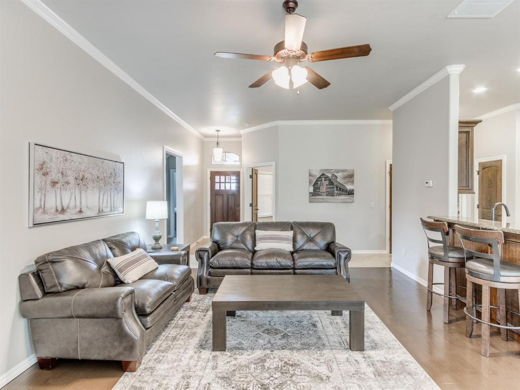 a living room with leather furniture and a ceiling fan at Unpack and Unwind in Yukon
