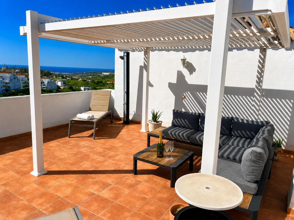 2266-Amazing newly furnished apt,on golf, sea view