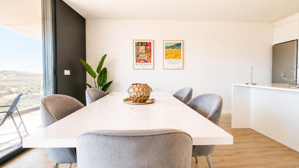 Vanguard View Apartment
